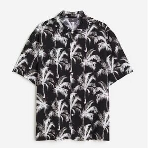 H&M Regular Fit, Short Sleeve Button Up Hawaiian Shirt, Black Palm Trees, Medium
